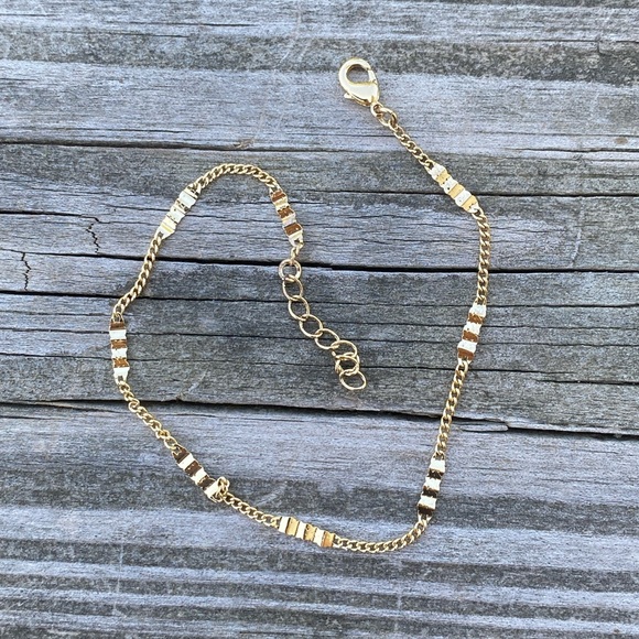 Dainty gold plated chain bracelet - new. - Picture 2 of 9